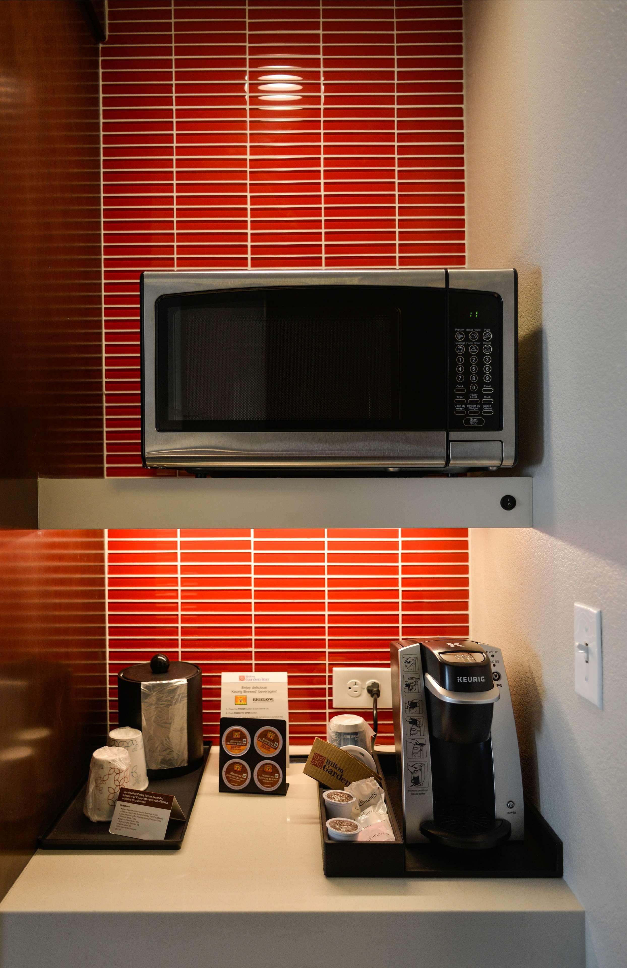 Hilton Garden Inn Louisville Mall Of St. Matthews Екстериор снимка