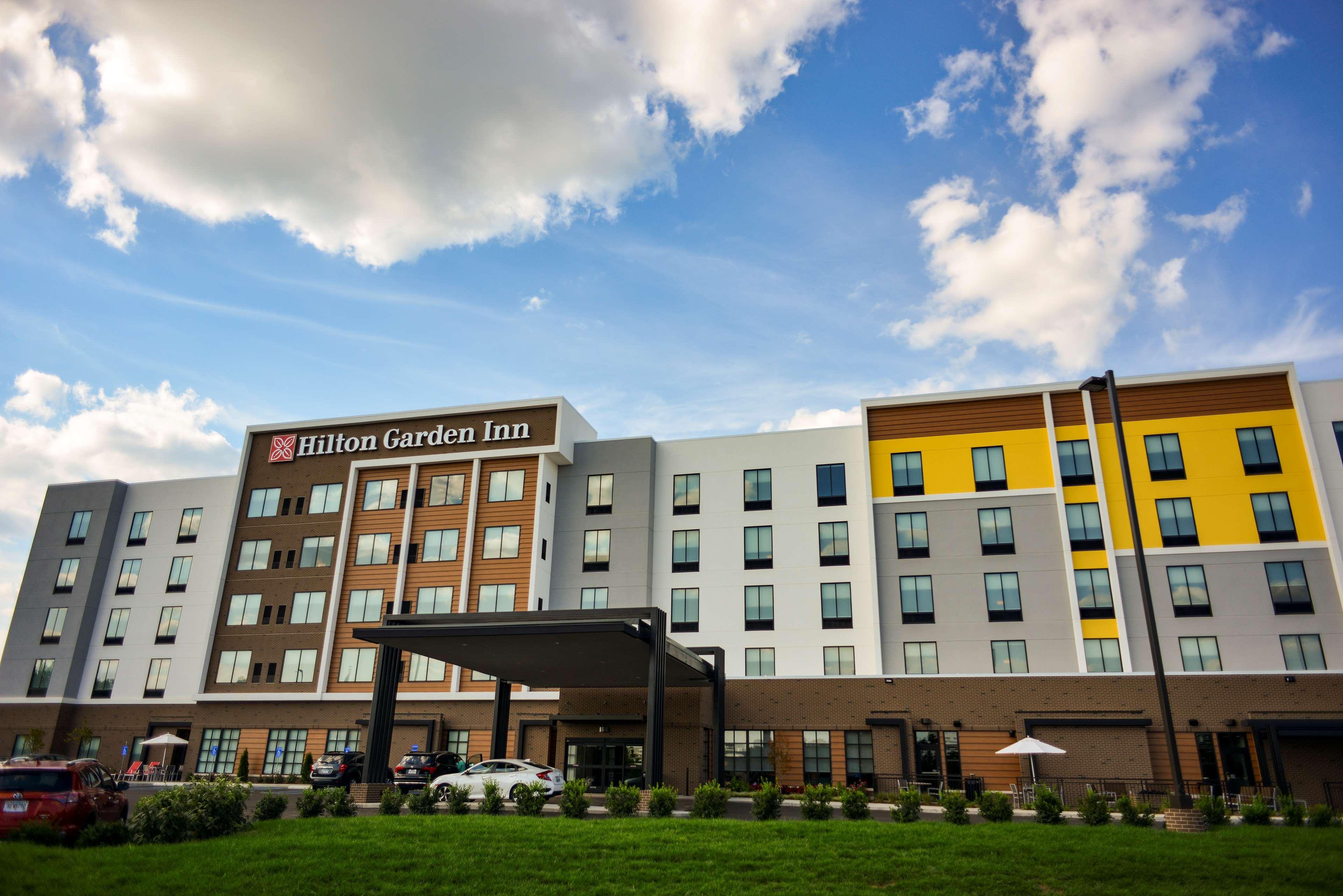 Hilton Garden Inn Louisville Mall Of St. Matthews Екстериор снимка