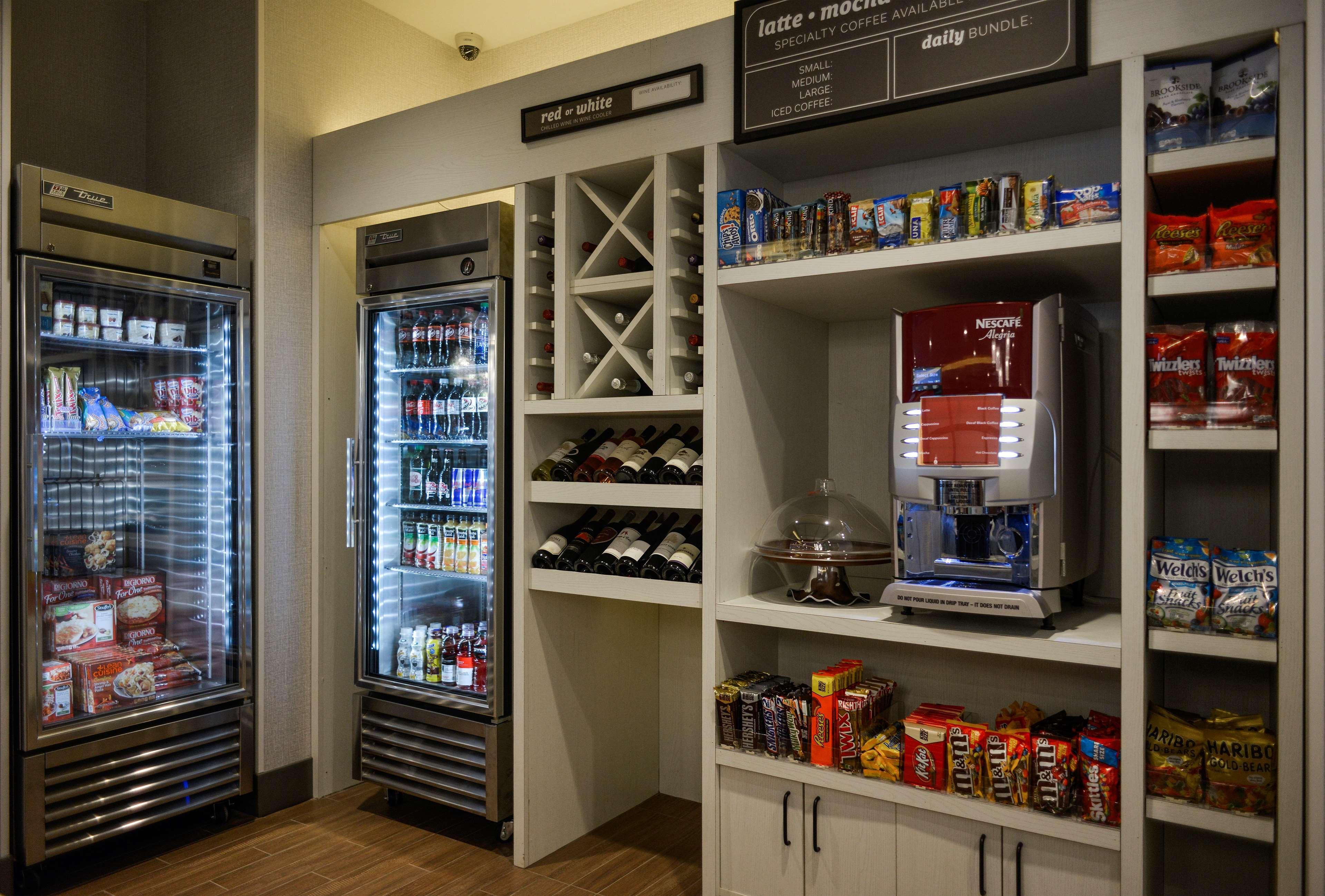 Hilton Garden Inn Louisville Mall Of St. Matthews Екстериор снимка