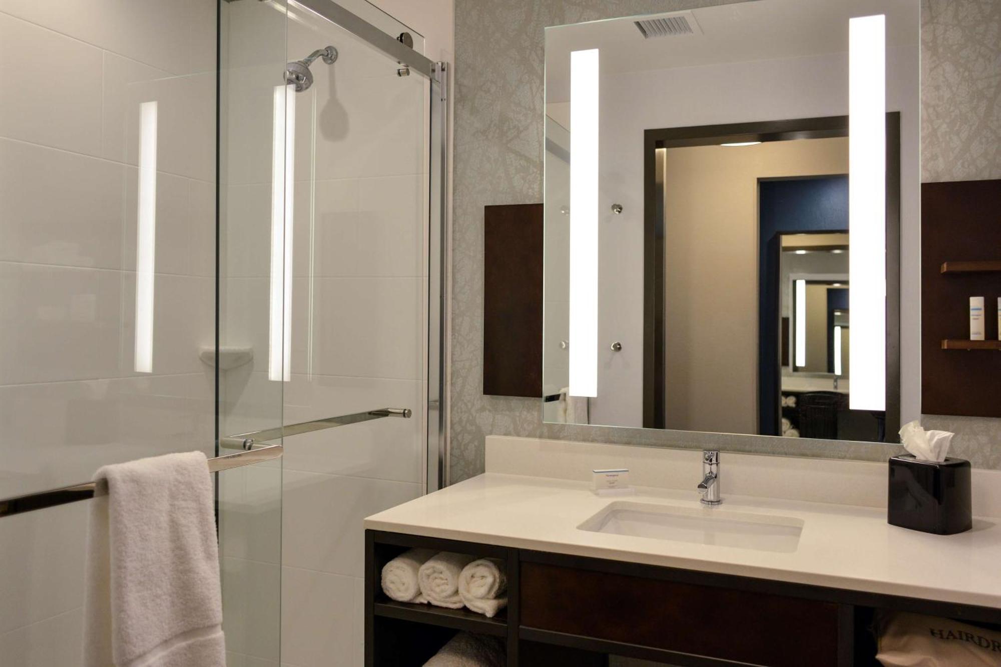 Hilton Garden Inn Louisville Mall Of St. Matthews Екстериор снимка