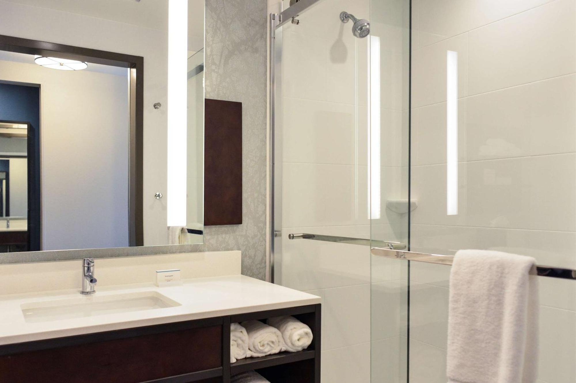 Hilton Garden Inn Louisville Mall Of St. Matthews Екстериор снимка