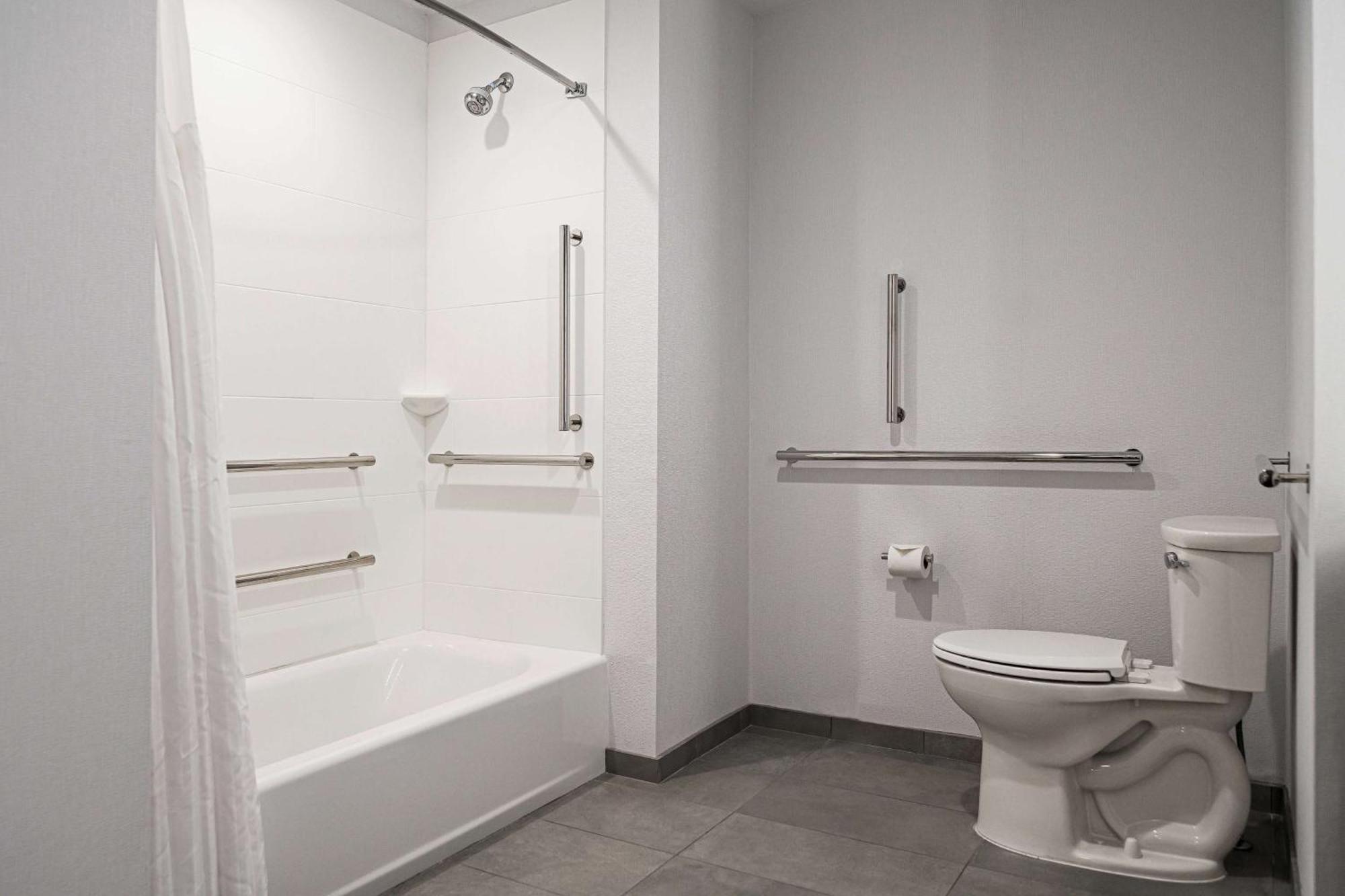 Hilton Garden Inn Louisville Mall Of St. Matthews Екстериор снимка