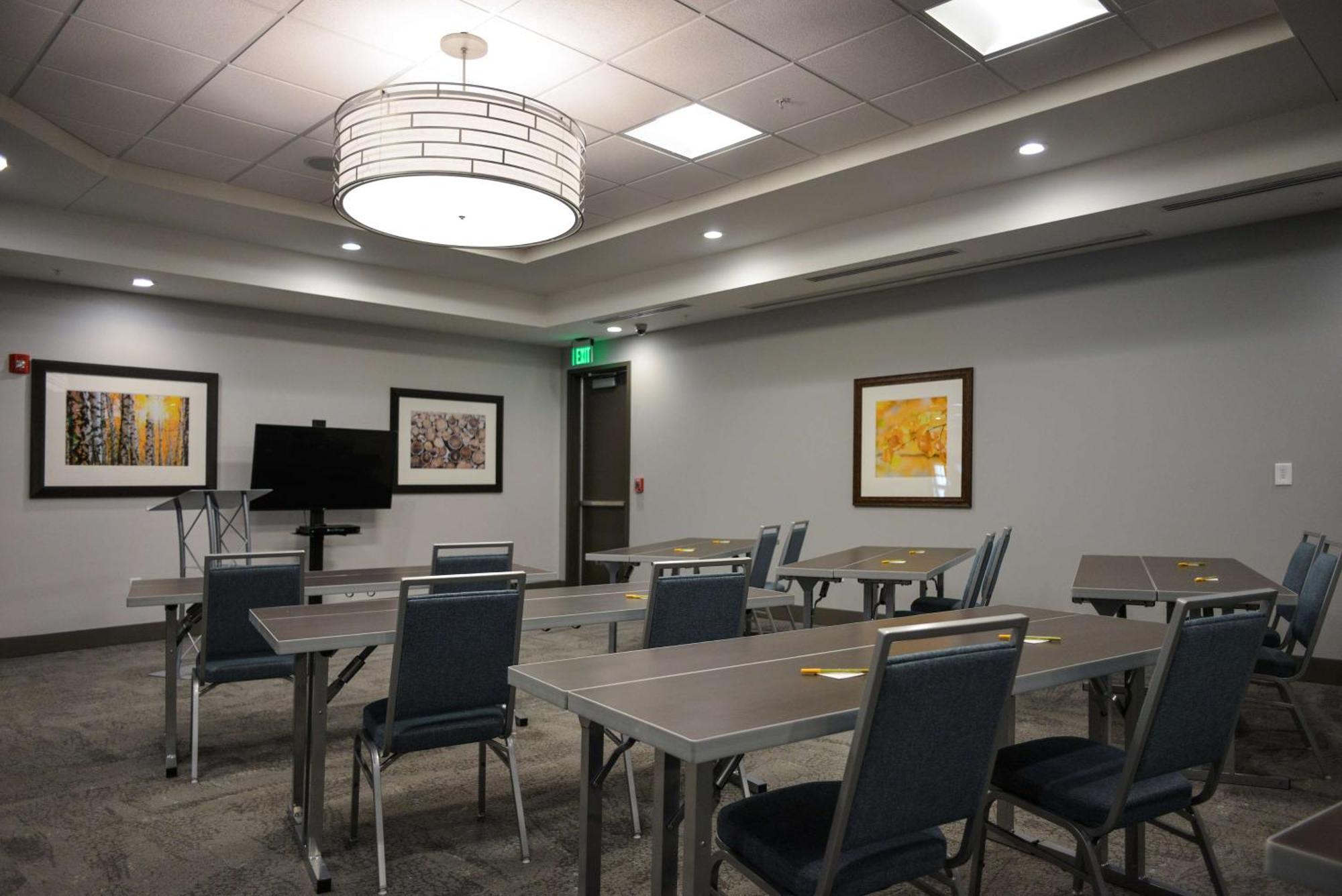 Hilton Garden Inn Louisville Mall Of St. Matthews Екстериор снимка